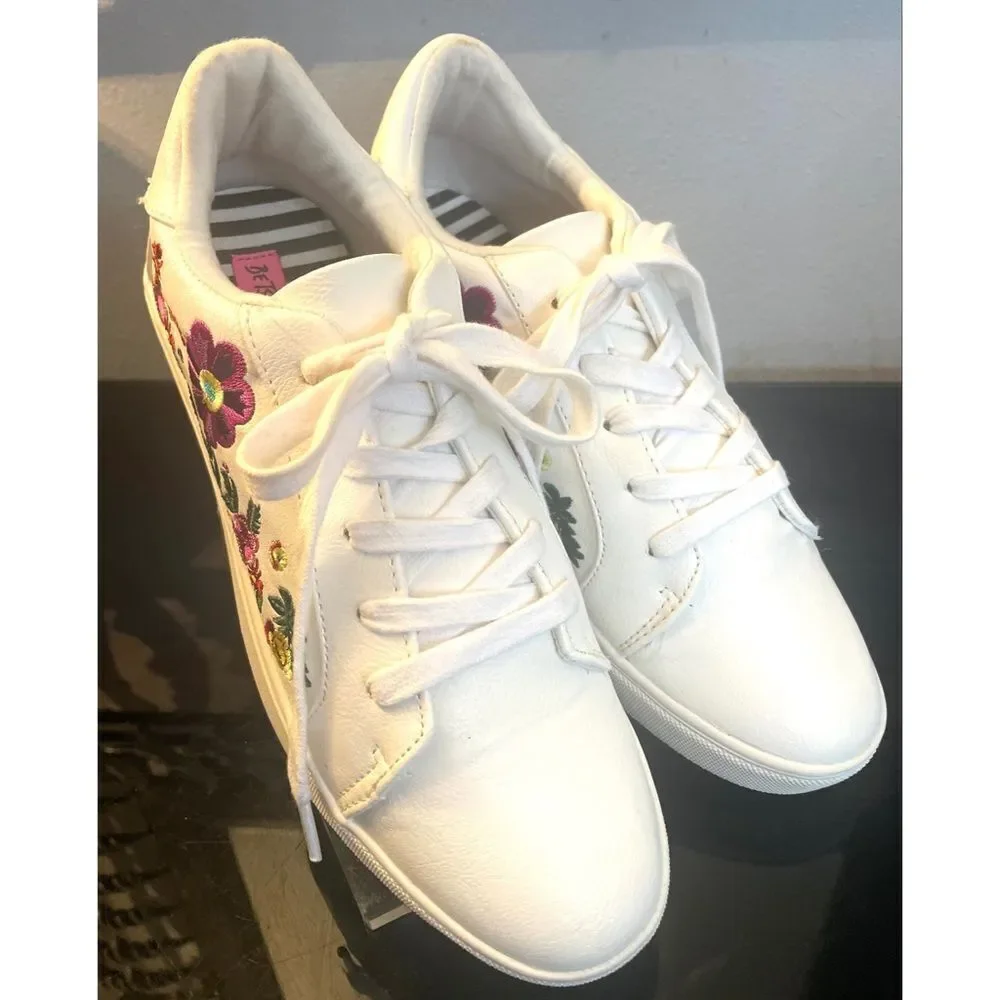 Betsey Johnson Maya Women's Mayas Low Top Lace Up Fashion Sneakers Size 8 - Picture 2 of 9